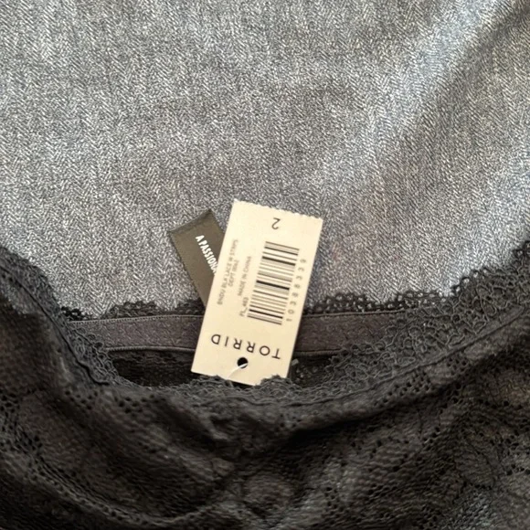 NWT torrid lace bandeau - Picture 2 of 4